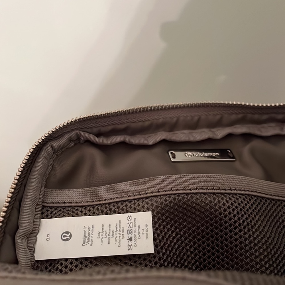 GREY Camo Lululemon Everywhere Belt Bag - Picture 5 of 7